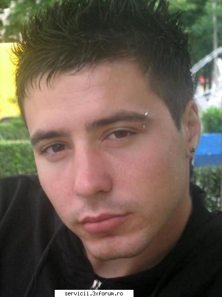 garcea la un semafor.pe langa el trece un popa pe bicicleta pe care garecea il popo?
-cu dumnezeu